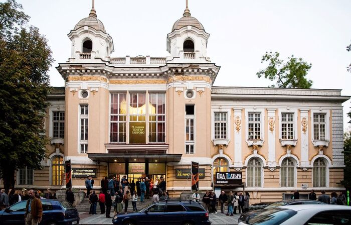dramatichen-teatyr-gabrovo-officialen-sajt_700x700_fit_478b24840a