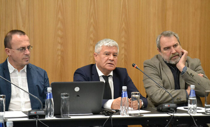 konferenciq-trump-drugite-fb-nbu_700x700_fit_478b24840a