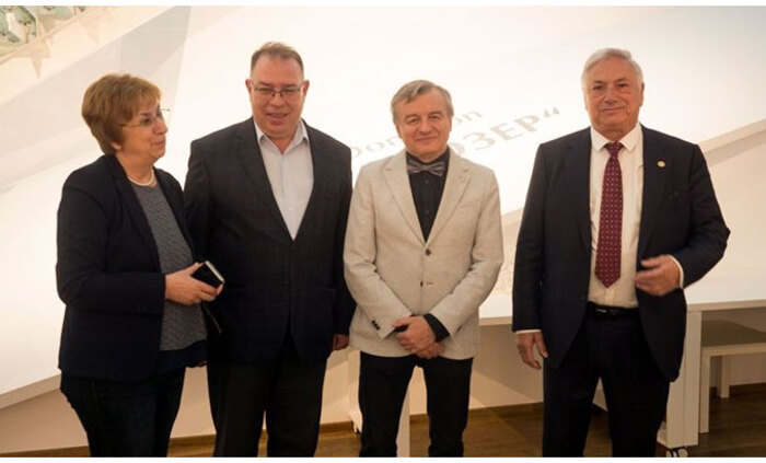 nbu-anastasiq-mozer-izlojba-kartini-2023-otkrivane_700x700_fit_478b24840a
