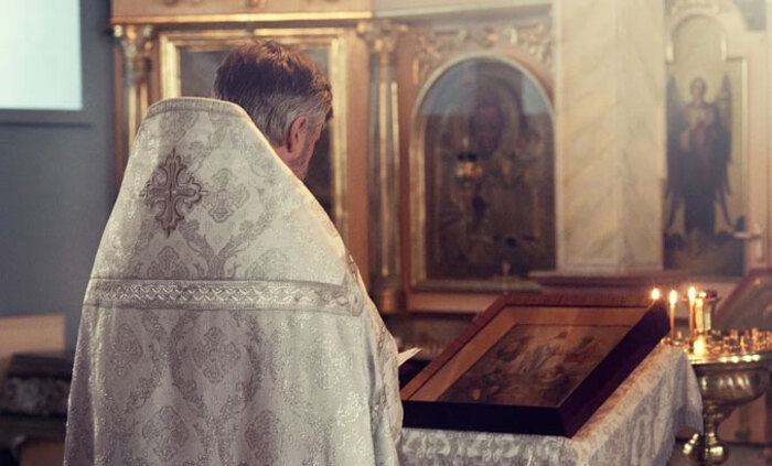 priest-pixabay_700x700_fit_478b24840a