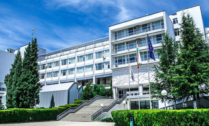 uzu-officialen-sait_700x700_fit_478b24840a