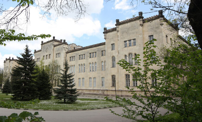 va-voenna-akad-wikipedia_700x700_fit_478b24840a