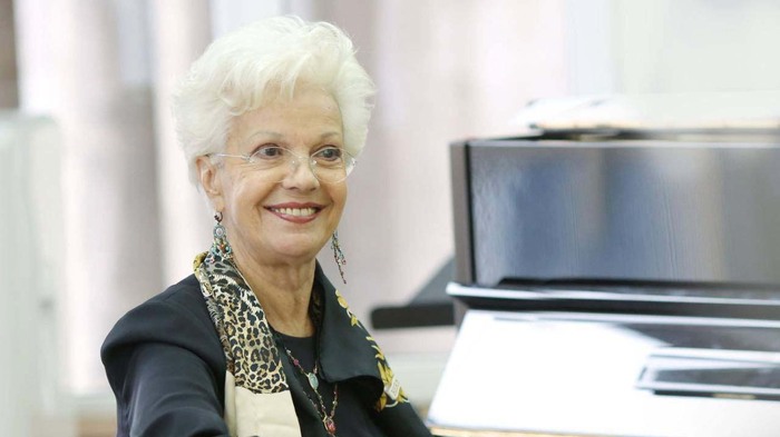 raina-1280x720_700x700_fit_478b24840a