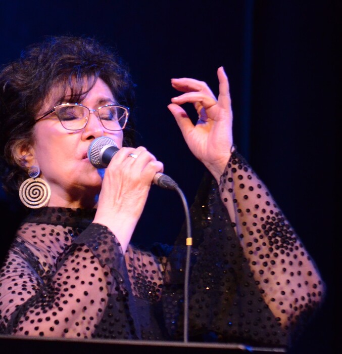 vicky-ok_700x700_fit_478b24840a