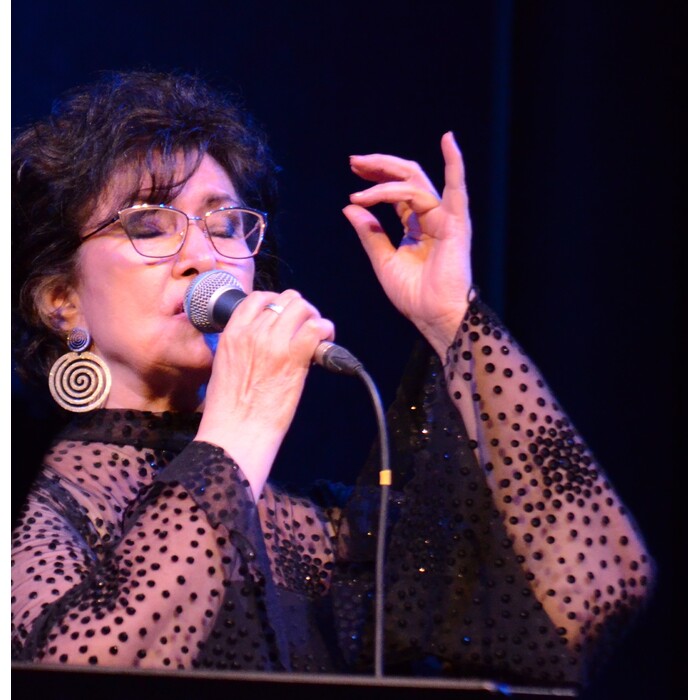 vicky-ok_700x700_pad_478b24840a