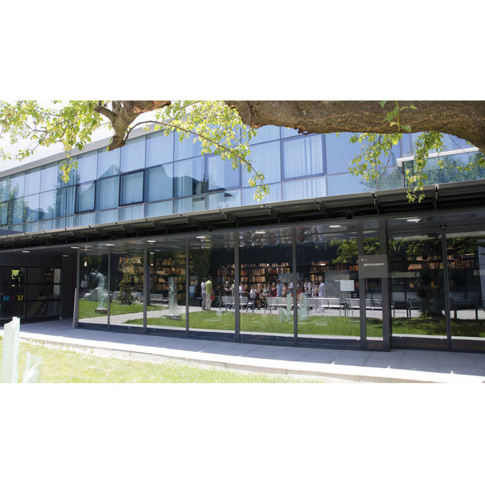 knigarnica-1_700x700_pad_478b24840a