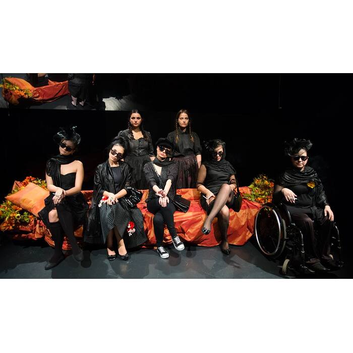 domut-na-bernarda-alba_700x700_pad_478b24840a