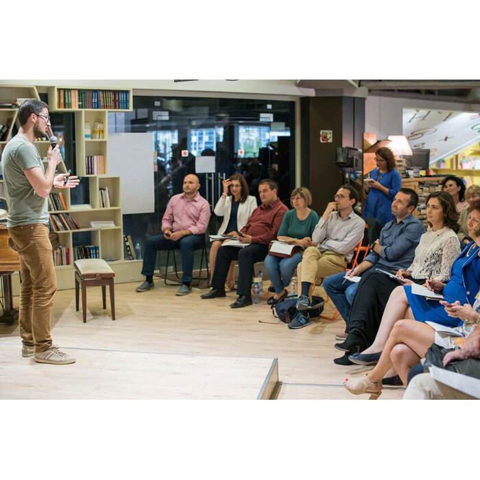 innovation-academy-7-1_700x700_pad_478b24840a