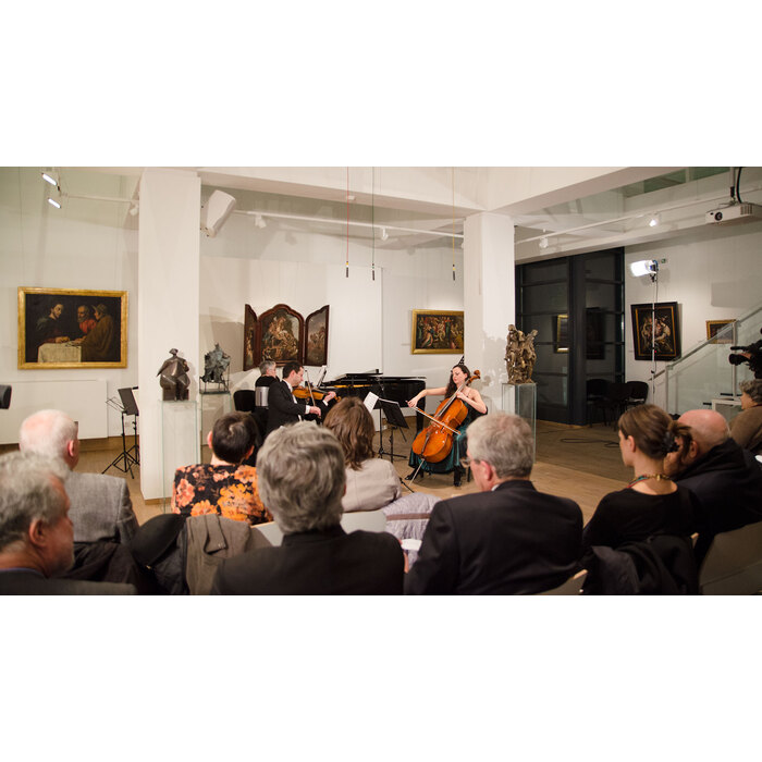 mario-hosen2_700x700_pad_478b24840a