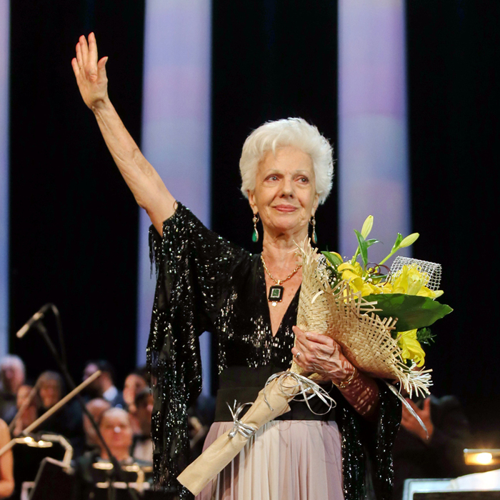 r2-copy-03_700x700_crop_478b24840a