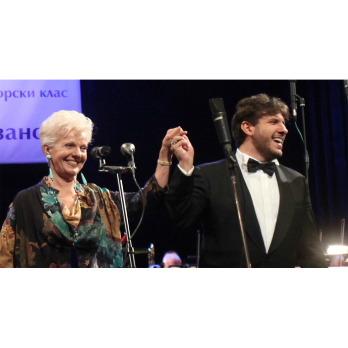 andrea-2_700x700_pad_478b24840a