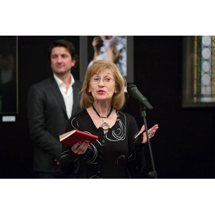 gift-2_700x700_pad_478b24840a