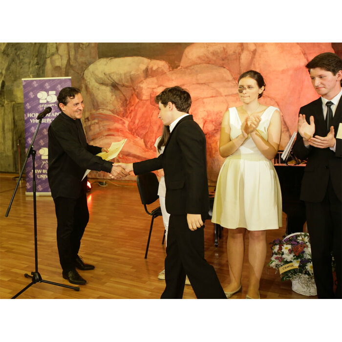 krum1538-1_700x700_pad_478b24840a