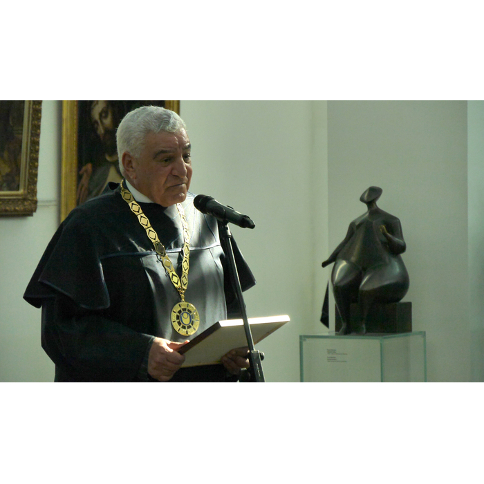 zh2_700x700_pad_478b24840a