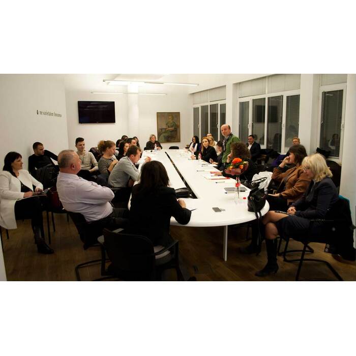 5-2_700x700_pad_478b24840a