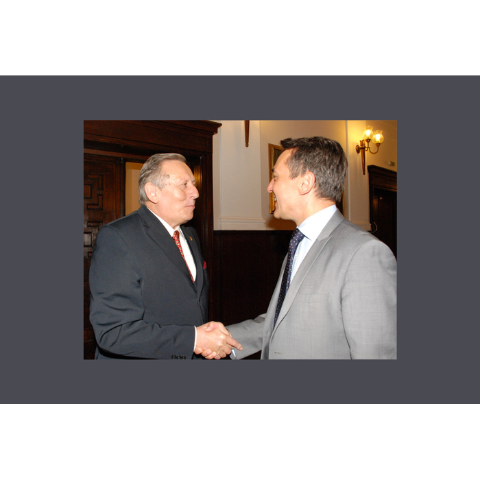 ban_700x700_pad_478b24840a