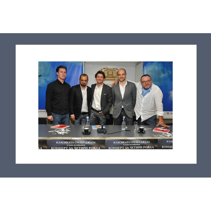 za_700x700_pad_478b24840a