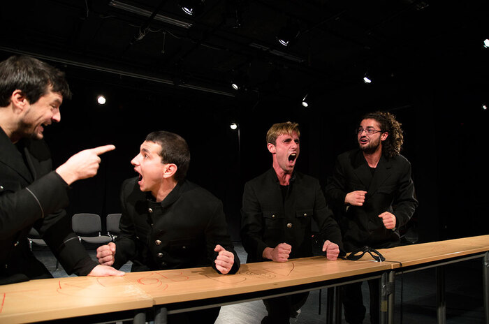 neshtomegrize2-01_700x700_fit_478b24840a