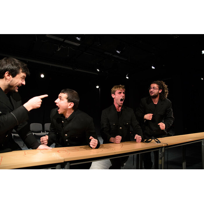 neshtomegrize2-01_700x700_pad_478b24840a