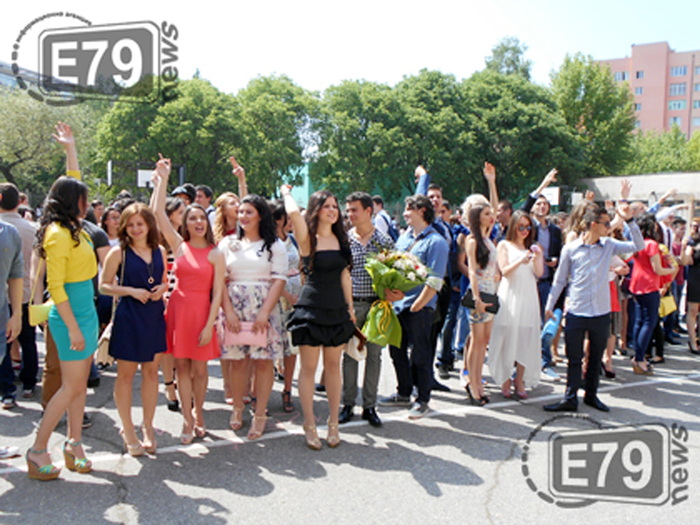 165-abiturienti-web_700x700_fit_478b24840a