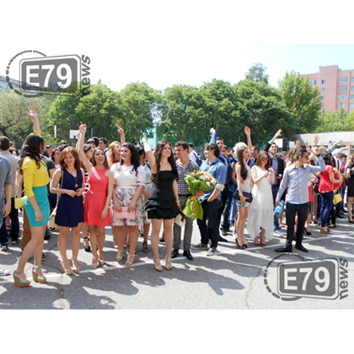 165-abiturienti-web_700x700_pad_478b24840a