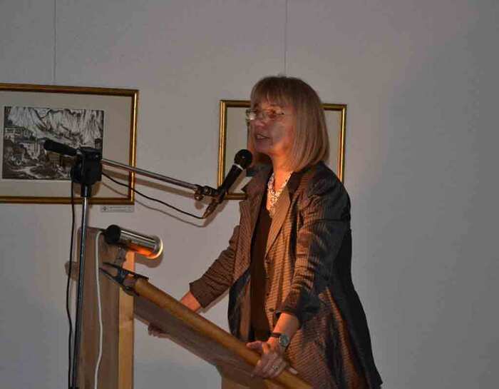 valeria-fol-web_700x700_fit_478b24840a