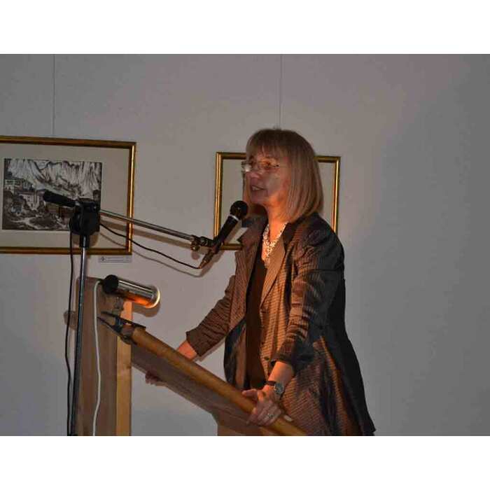 valeria-fol-web_700x700_pad_478b24840a