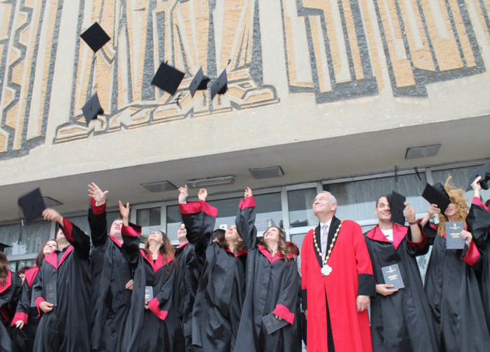 absolventi-vsu-sn_700x700_fit_478b24840a