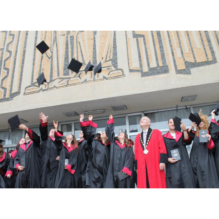 absolventi-vsu-sn_700x700_pad_478b24840a