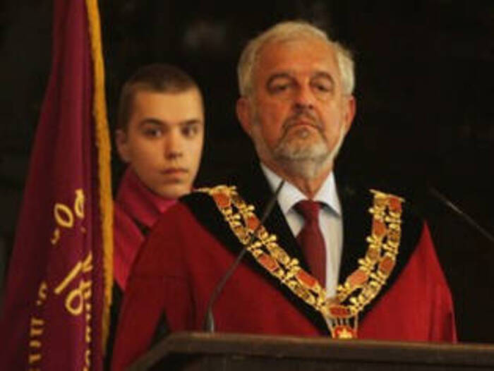 ilchev-irony_700x700_fit_478b24840a