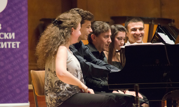 l-angelov_700x700_fit_478b24840a