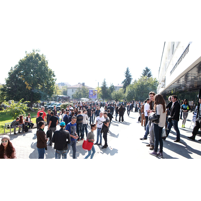 slgh_700x700_pad_478b24840a