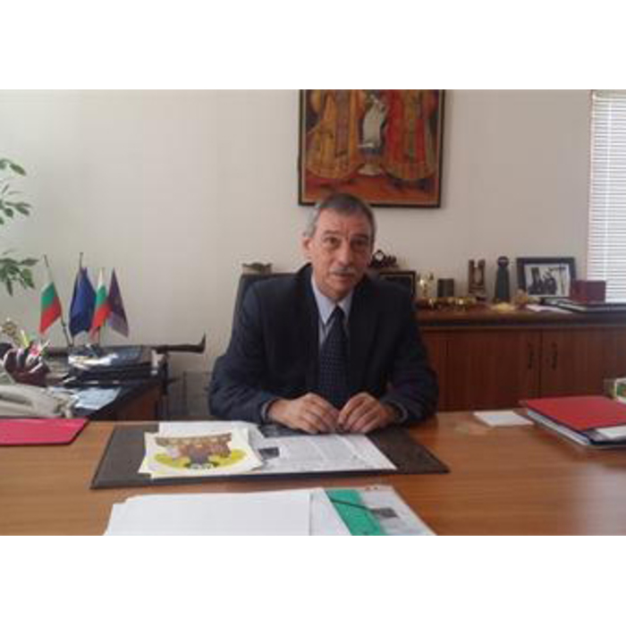 wtu-rektor-sn-01_700x700_pad_478b24840a