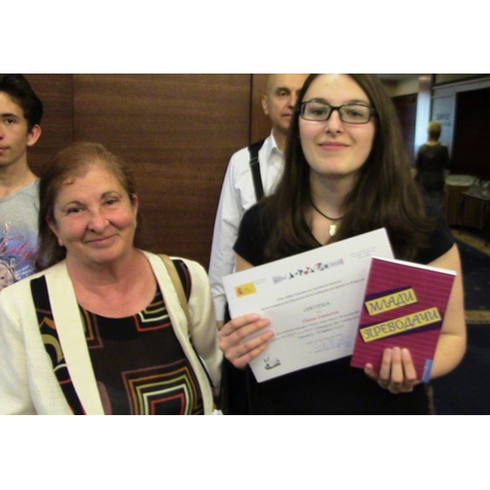 uchenichka-sn1_700x700_pad_478b24840a