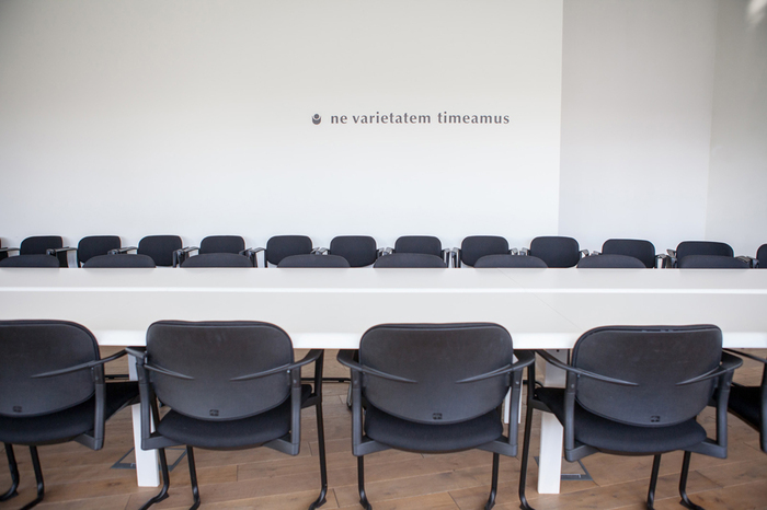 ne-varietatem-web_700x700_fit_478b24840a