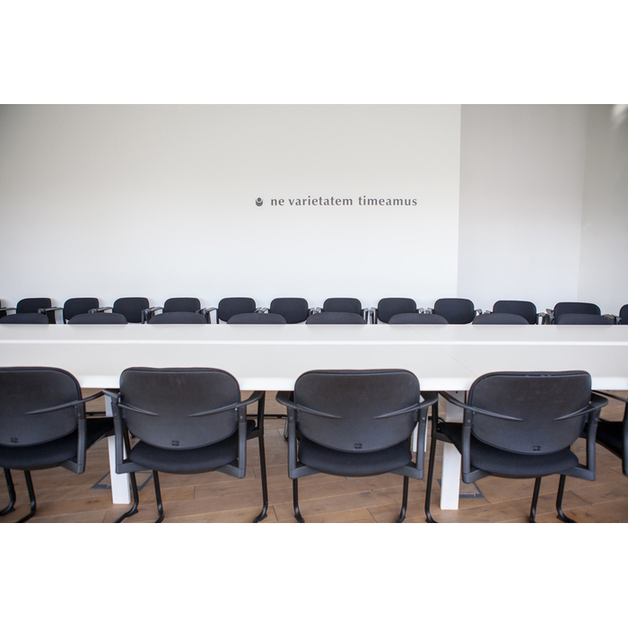 ne-varietatem-web_700x700_pad_478b24840a