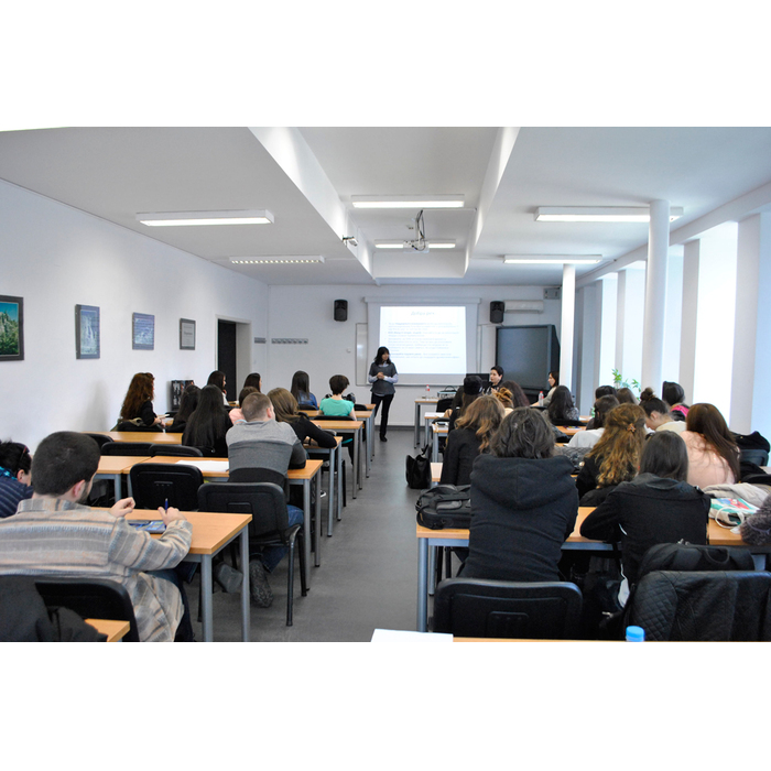 dsc0038-03_700x700_pad_478b24840a