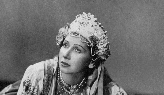 raina-michailova3_700x700_fit_478b24840a