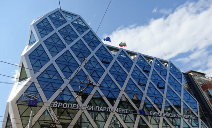 euro-com-1_700x700_fit_478b24840a