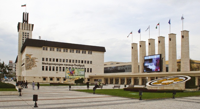 e7575d3bbf6f77e0f51b404d0b8ca56f_700x700_fit_478b24840a