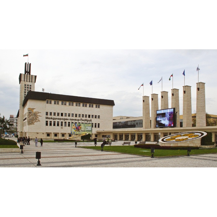 e7575d3bbf6f77e0f51b404d0b8ca56f_700x700_pad_478b24840a