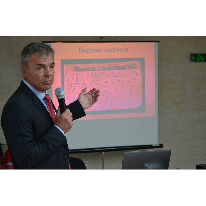 sig-natov_700x700_pad_478b24840a