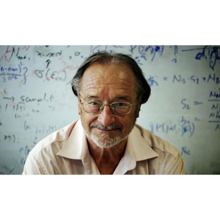 daniel-00_700x700_pad_478b24840a