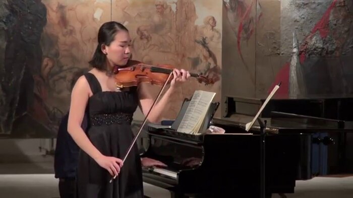 maxresdefaulta_700x700_fit_478b24840a