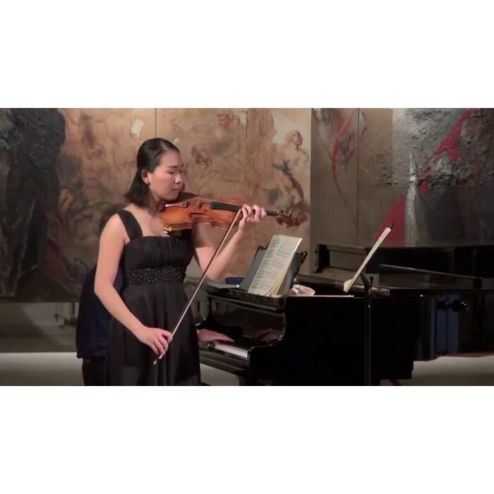 maxresdefaulta_700x700_pad_478b24840a