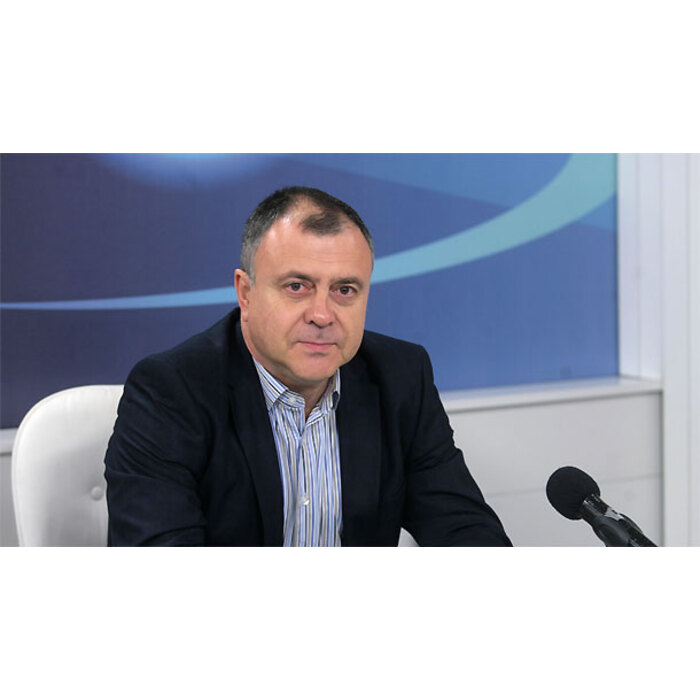 velev_700x700_pad_478b24840a