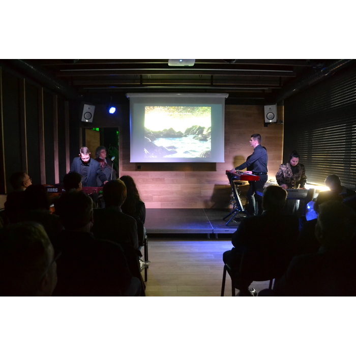 dsc-0809_700x700_pad_478b24840a