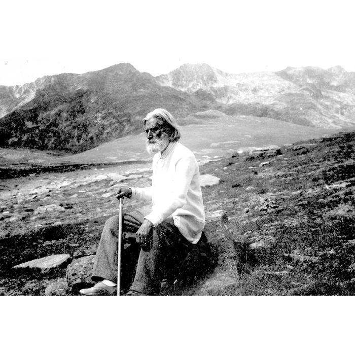 peter-danov_700x700_pad_478b24840a