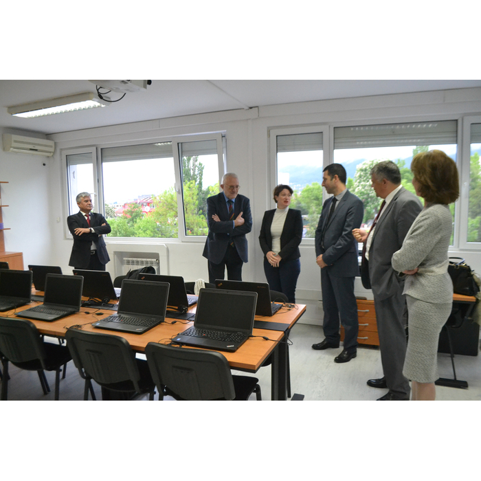 dsc-0027-1_700x700_pad_478b24840a