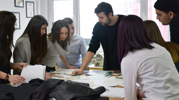 hm-bulgaria-bring-it-window-7_700x700_fit_478b24840a